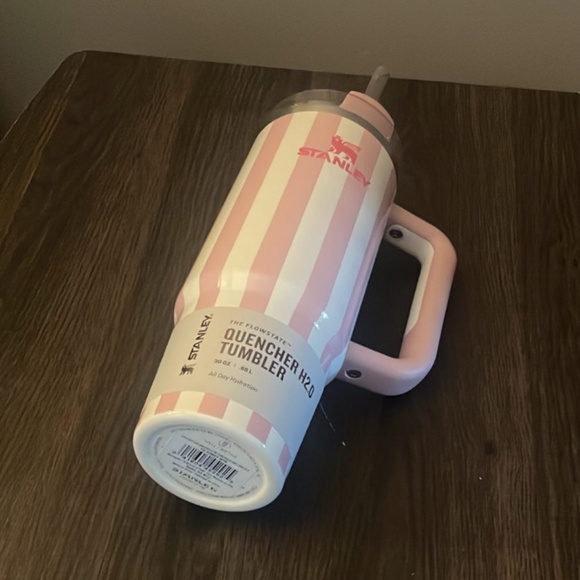 Stanley 30 oz Quencher H2.0 FlowState Tumbler  Oasis Collection: Peach Whip - Picture 3 of 3